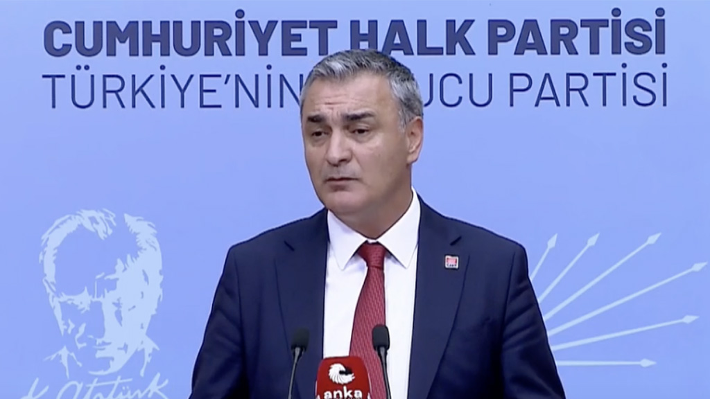 Müslim Sarı'dan Özgür Özel'e Eleştiri