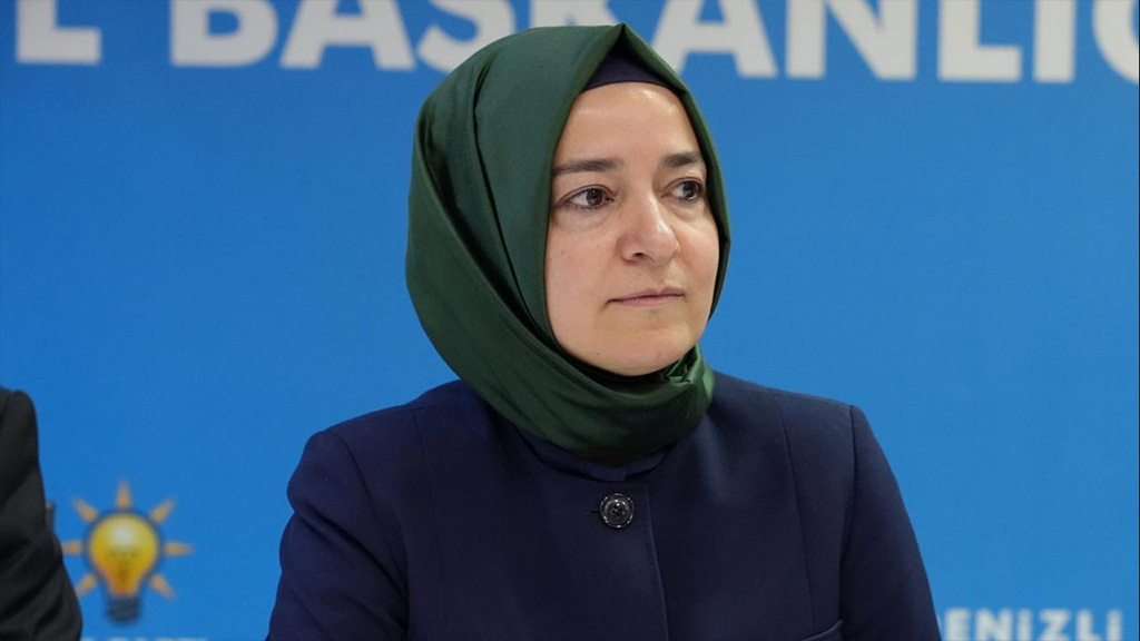 Fatma Betül Sayan Kaya İstifa Etti