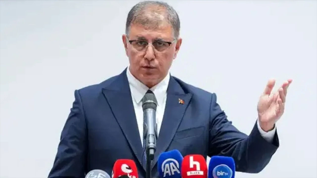 Cemil Tugay, AK Parti Rozetini Takarak Resmen AK Partili Oldu