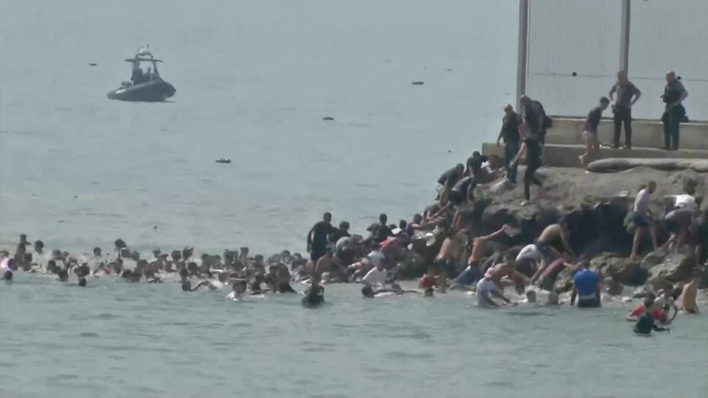 İspanya'nın Afrika'daki Toprağı Ceuta'ya Bir Günde 49 Bin Göçmen Girdi