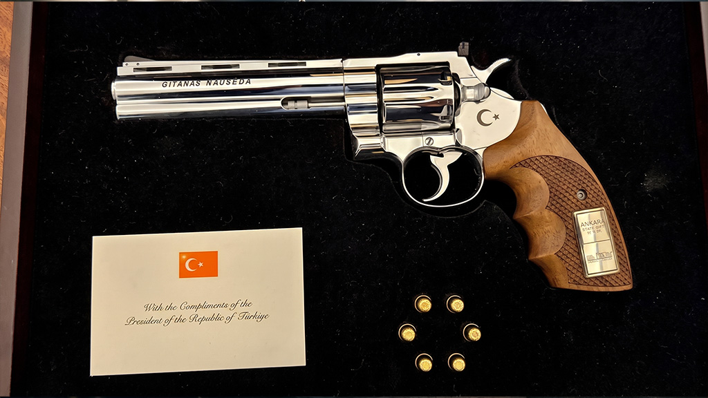 Erdoğan'ın Hediye Ettiği Silahlar Başkentlerde Sorun Oldu