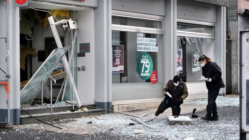 ATM'lere yönelik saldırılara karşı alınabilecek önlemler masaya yatırıldı