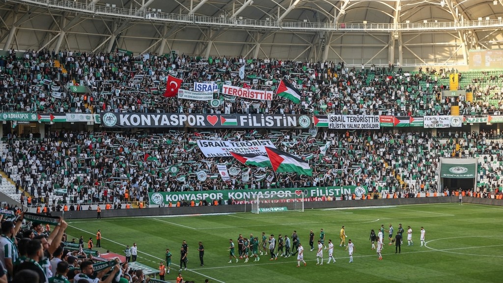 Konya Stadı'nda Filistin Pankartları